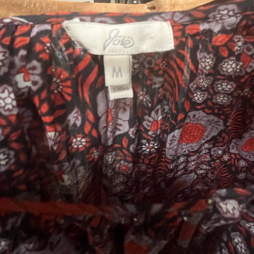 Beautiful red black & lavender floral 100% cotton Joie blouse, generous size M.